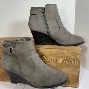 Ankle Boots Faux Suede Wedge High Heel  Womens Sz 9.5 Gray Side Zip Chic Bootie